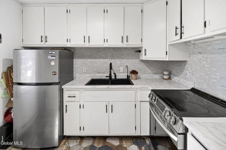 20 Maxwell Drive, Troy, NY, photo 4