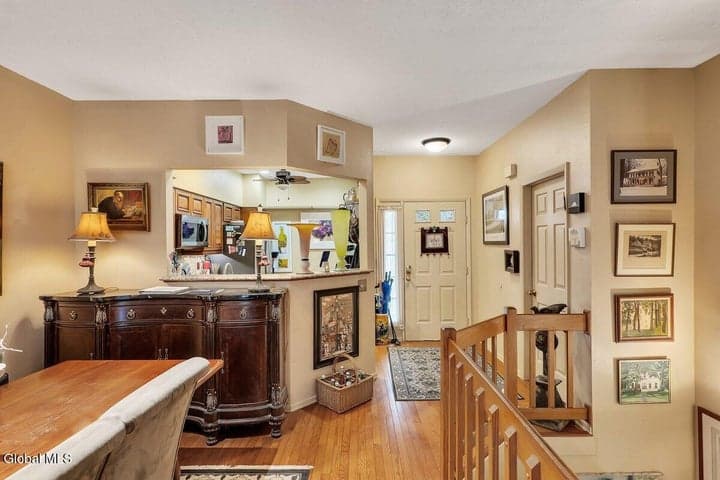 4602 S Foxwood Drive, Clifton Park, NY, photo 4
