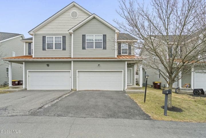8 Amalia Lane, Rensselaer, NY, photo 1
