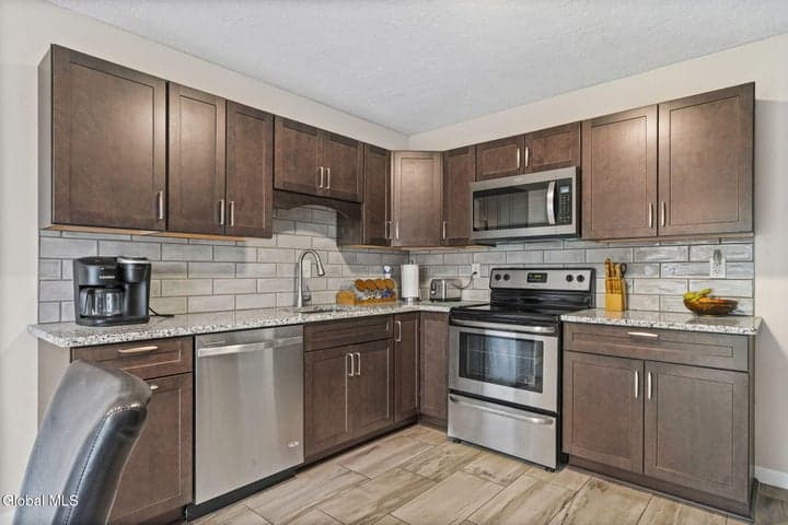 4 Deerfield Drive, Cohoes, NY, photo 2