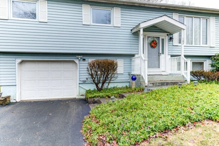 102 Rapple Drive, Colonie, NY, photo 2