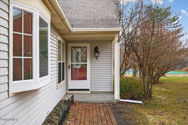 41 Commonwealth Drive, Bethlehem, NY, photo 3