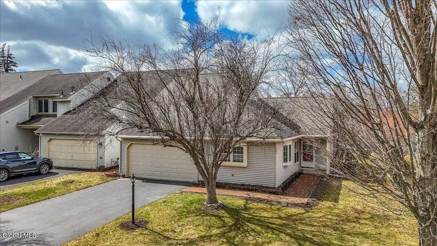 41 Commonwealth Drive, Bethlehem, NY, photo 1