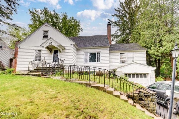 195 Northampton Road, Amsterdam, NY, photo 1