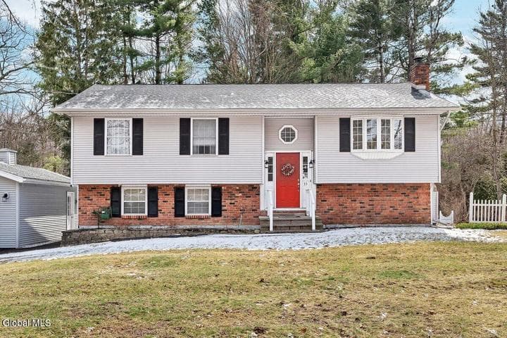 33 Acorn Ave., Clifton Park, NY, photo 1