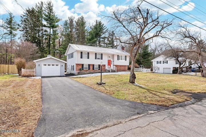 33 Acorn Ave., Clifton Park, NY, photo 2