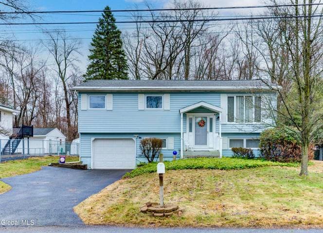 102 Rapple Drive, Colonie, NY, photo 1