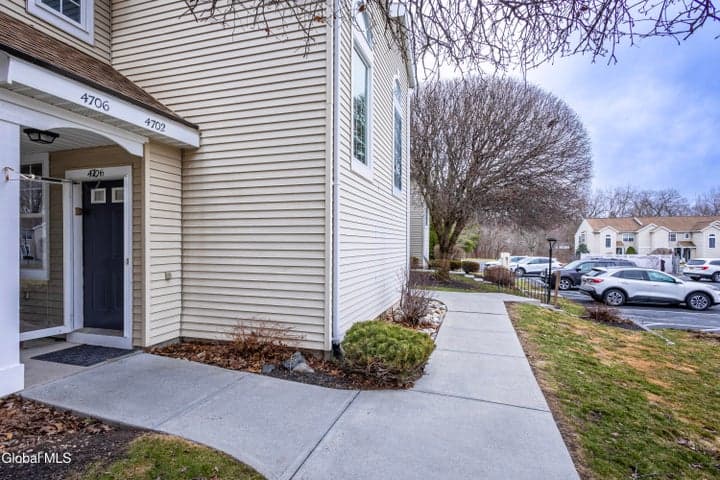 4706 Foxwood Drive S, Clifton Park, NY, photo 4