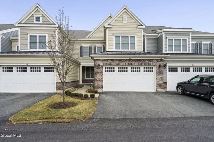 22 Cambridge Way, Colonie, NY, photo 1