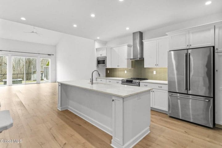 22 Cambridge Way, Colonie, NY, photo 3