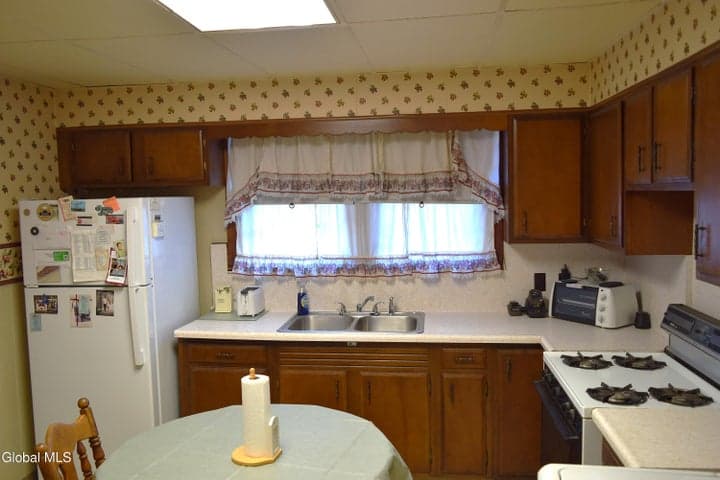 106 Continental Avenue, Cohoes, NY, photo 5