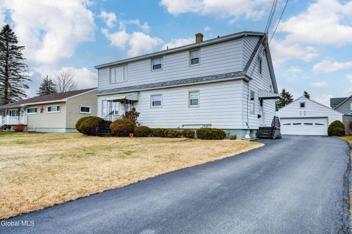 34 Cochrane Avenue, Amsterdam, NY, photo 3