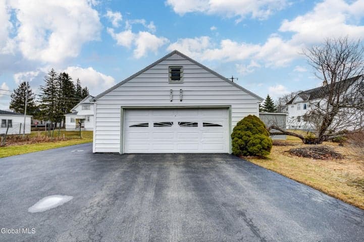 34 Cochrane Avenue, Amsterdam, NY, photo 4