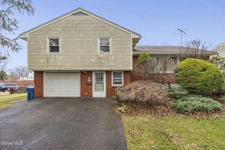 27 Eva Street, Latham, NY, photo 1