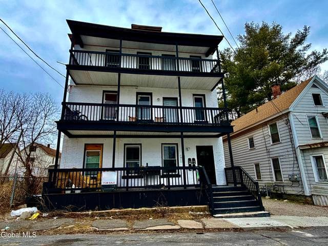 8 Gardiner Street, Amsterdam, NY, photo 2