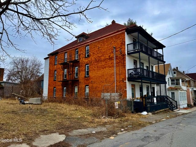 8 Gardiner Street, Amsterdam, NY, photo 3