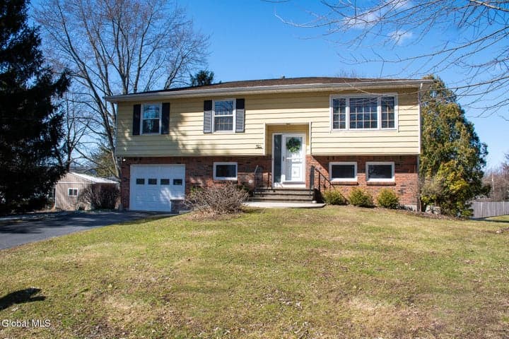 10 Meadowlark Drive, Colonie, NY, photo 1