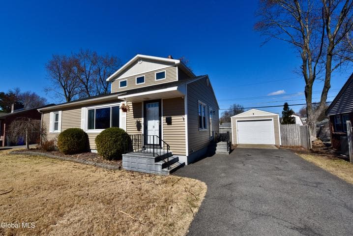 30 Forest Drive, Colonie, NY, photo 1