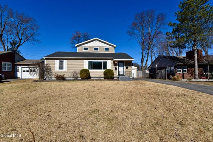 30 Forest Drive, Colonie, NY, photo 2