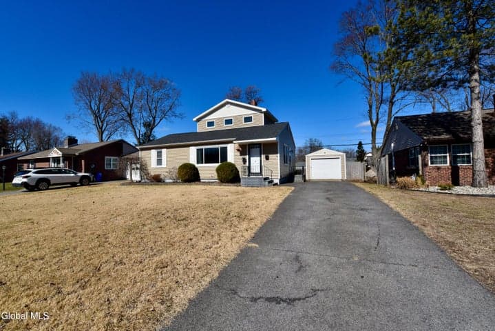 30 Forest Drive, Colonie, NY, photo 3