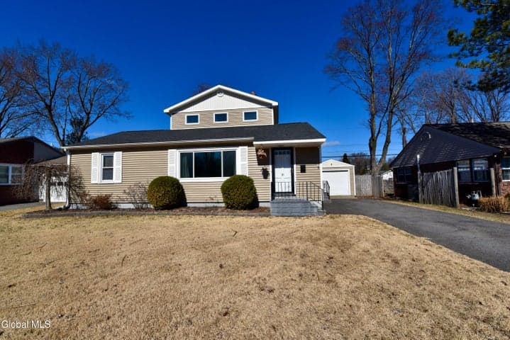 30 Forest Drive, Colonie, NY, photo 4