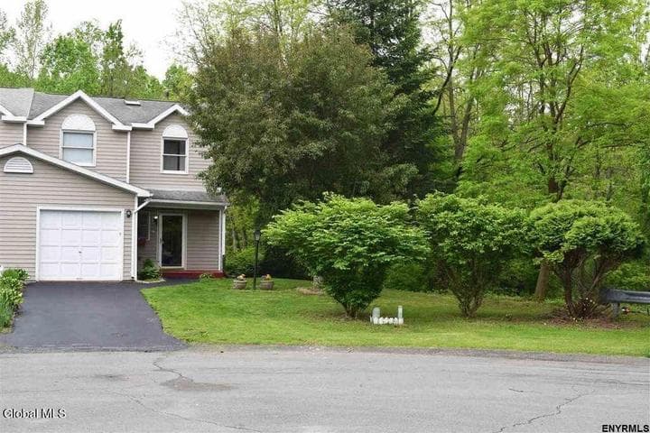49 Cheryl Court, Troy, NY, photo 2