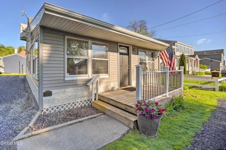 107 4th Street, Malta, NY
