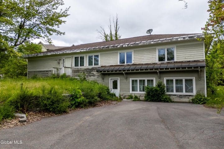 126 West Avenue, Saratoga Springs, NY, photo 1
