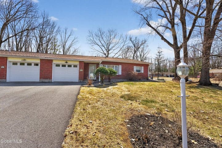 4C Lacosta Drive, Clifton Park, NY, photo 1