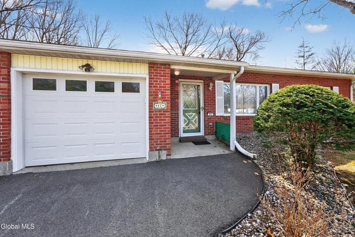 4C Lacosta Drive, Clifton Park, NY, photo 4