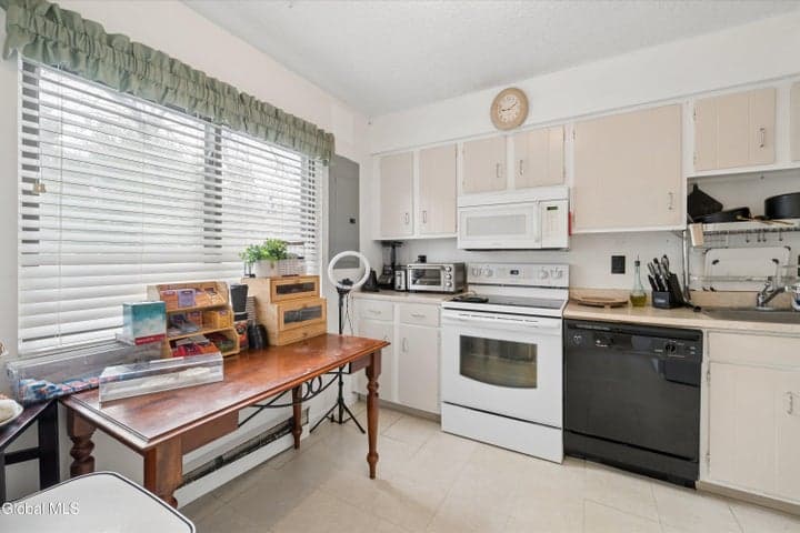 82 Crestwood Terrace, Albany, NY, photo 3