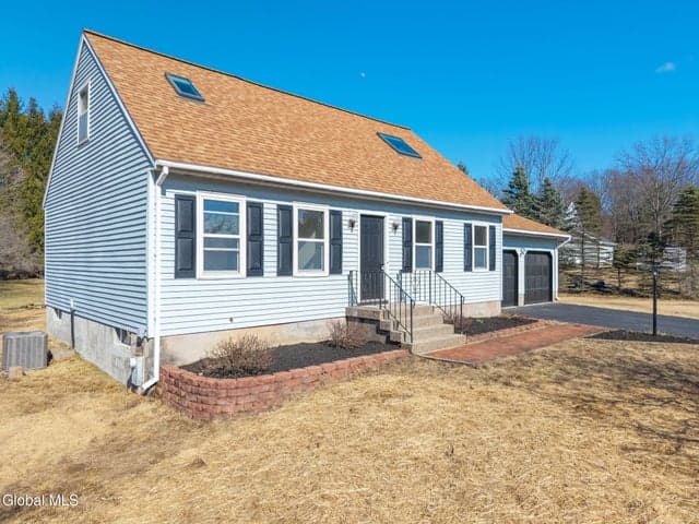 5 Norland Court, Wilton, NY, photo 2