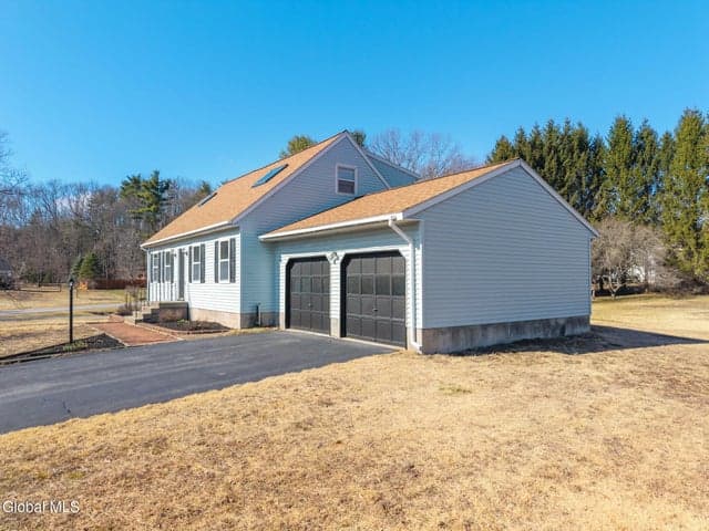 5 Norland Court, Wilton, NY, photo 3