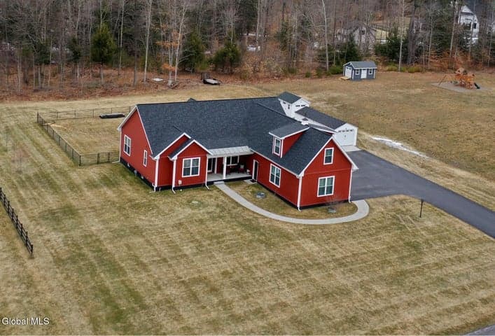 9 Catalina Drive, Milton, NY, photo 1