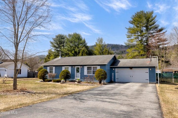 12 Pinewood Hollow Road, Queensbury, NY, photo 1