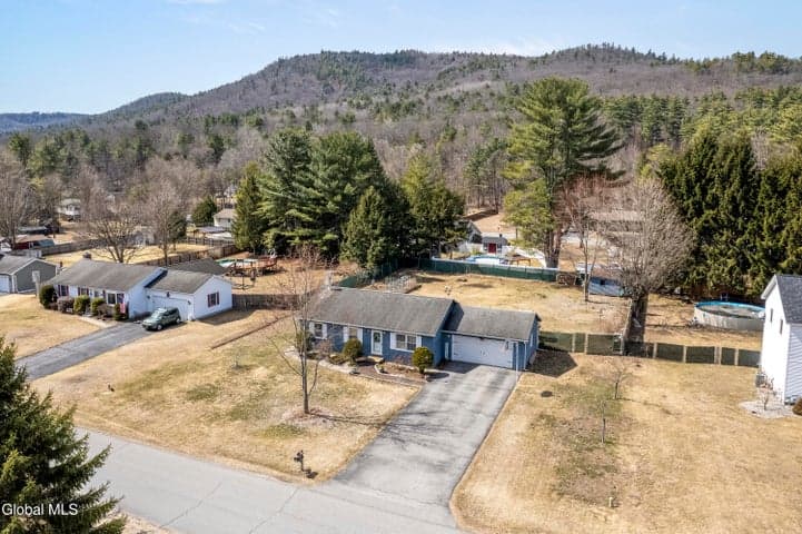 12 Pinewood Hollow Road, Queensbury, NY, photo 2