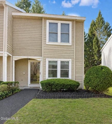 13 Raleigh Drive, Halfmoon, NY, photo 1