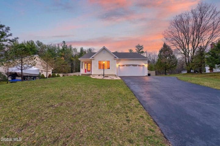 16 Glenview Drive, Scotia, NY, photo 1