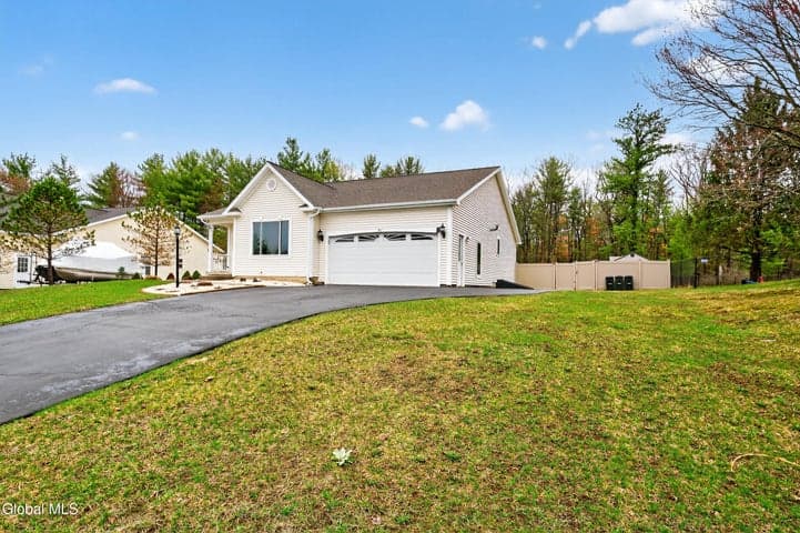 16 Glenview Drive, Scotia, NY, photo 2