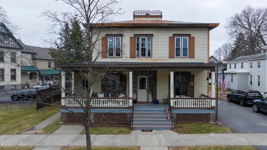 107 Lake Avenue, Saratoga Springs, NY, photo 1