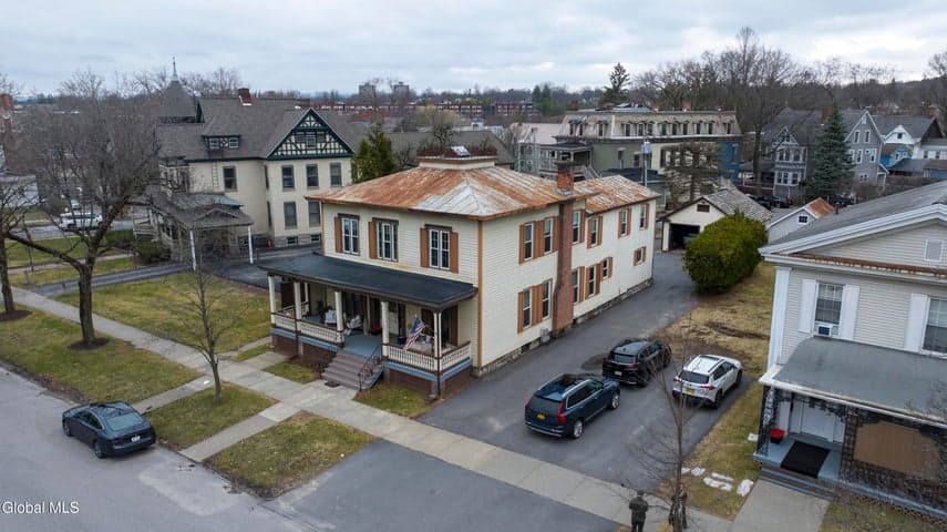 107 Lake Avenue, Saratoga Springs, NY, photo 2