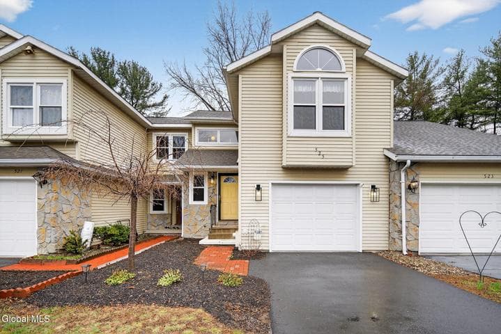525 Highwood Circle, Guilderland, NY, photo 1