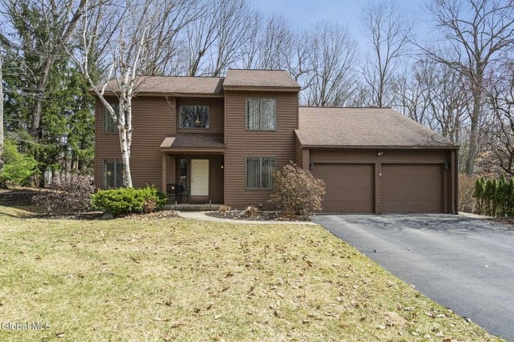 14 W Berkshire Drive, Clifton Park, NY, photo 1