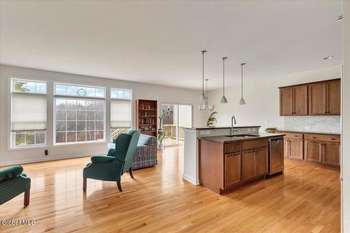 15 Rosemore Place, Halfmoon, NY, photo 5