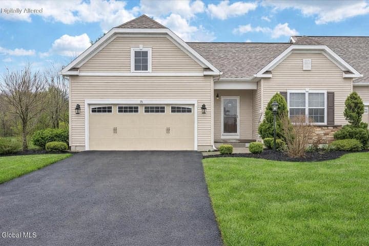 15 Rosemore Place, Halfmoon, NY, photo 1