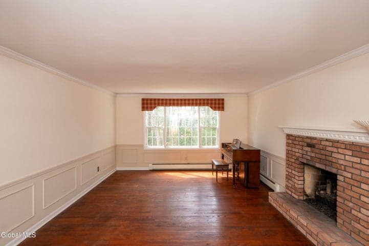 33 Casablanca Court, Clifton Park, NY, photo 4