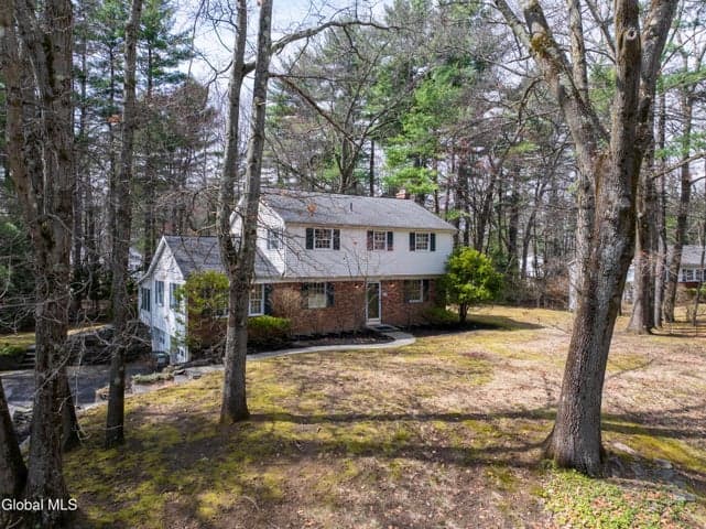 33 Casablanca Court, Clifton Park, NY, photo 2