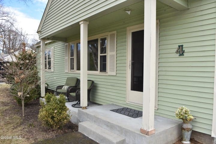 4 Fowler Lane, Wilton, NY, photo 2
