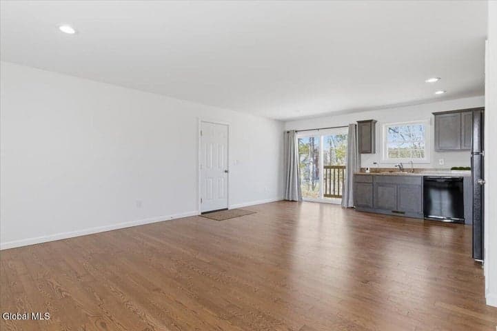 18 Wiley Way, Corinth, NY, photo 4