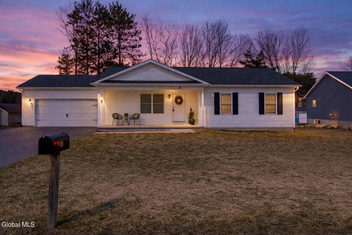 18 Wiley Way, Corinth, NY, photo 1